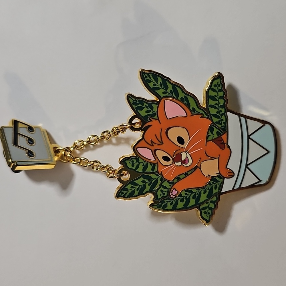 (3 For 60 )Disney Cats in Planters Oliver Enamel Pin